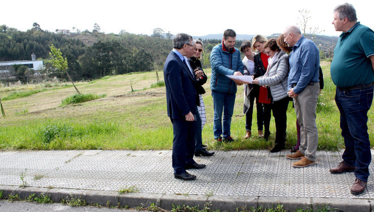 Las autoridades analizan el proyecto del nuevo centro de salud de Piélagos