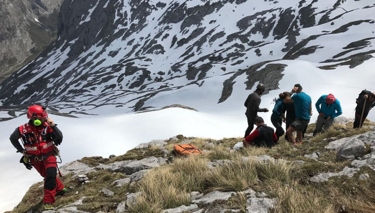 Rescate en Cabrales de dos personas heridas por un alud