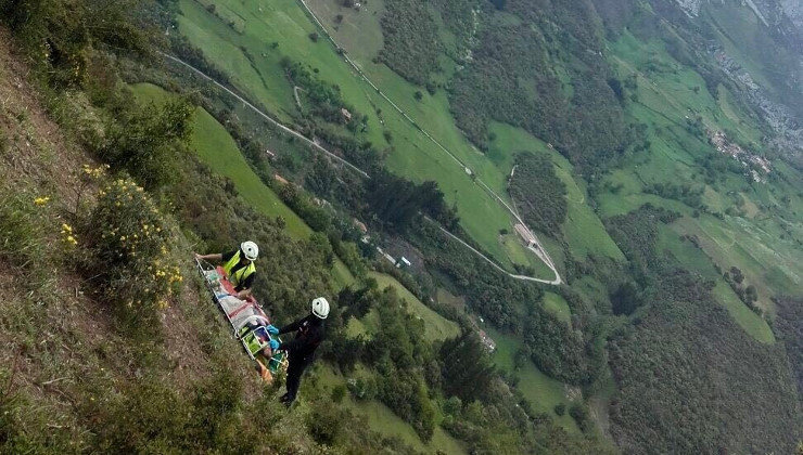 Evacúan en helicóptero a una mujer de una zona de difícil acceso de Camaleño