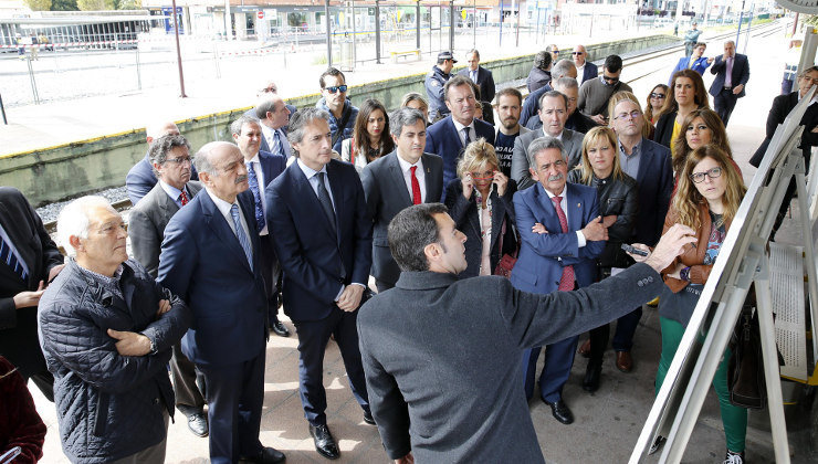 Las autoridades asisten a la presentación del proyecto de mejora de andenes