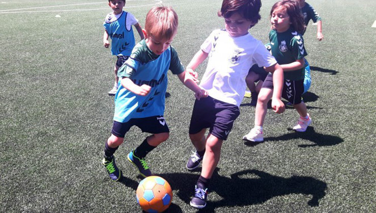 Participantes del Campus de Verano en las Instalaciones Nando Yosu. Foto: Racing de Santander