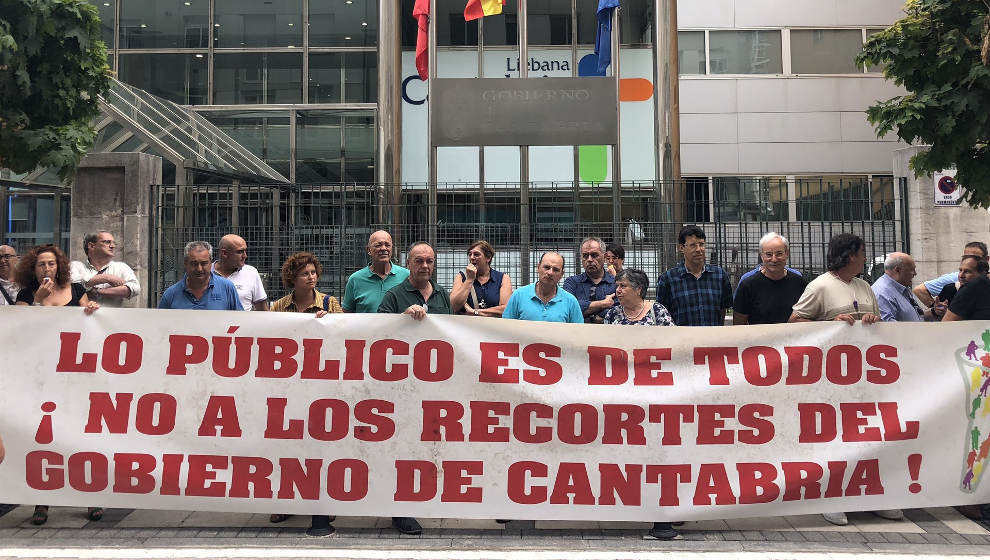 Manifestación frente al Gobierno contra los recortes