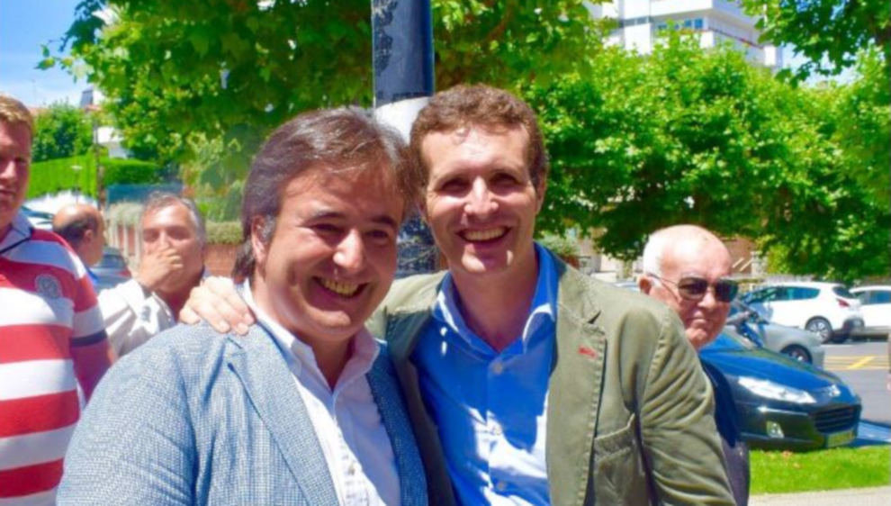 Diego Movellán junto a Pablo Casado