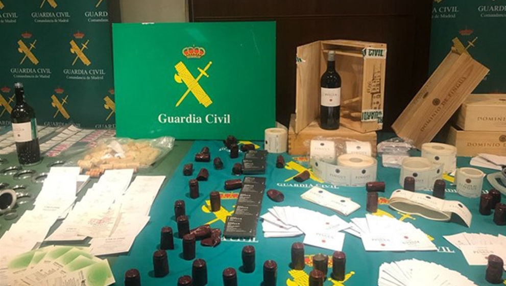 Material para la falsificación del vino. Foto: Guardia Civil