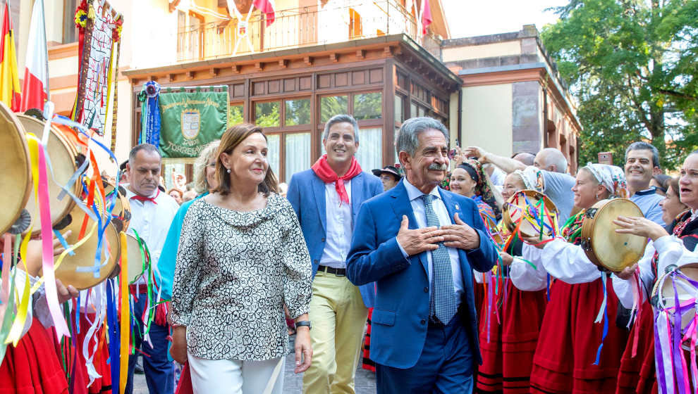 12:00	Parque municipal ‘Conde San Diego’, Cabezón de la Sal 	El presidente de Cantabria, Miguel Ángel Revilla, y La vicepresidenta y consejera de Universidades e Investigación, Medio Ambiente y Política Social, Eva Díaz Tezanos, acompañado de los consejeros, asiste a la celebración del ‘Día de Cantabria’.

12 ago 18