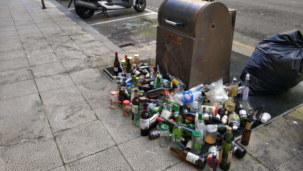 Estado de los contenedores de la calle Isaac Peral de Santander