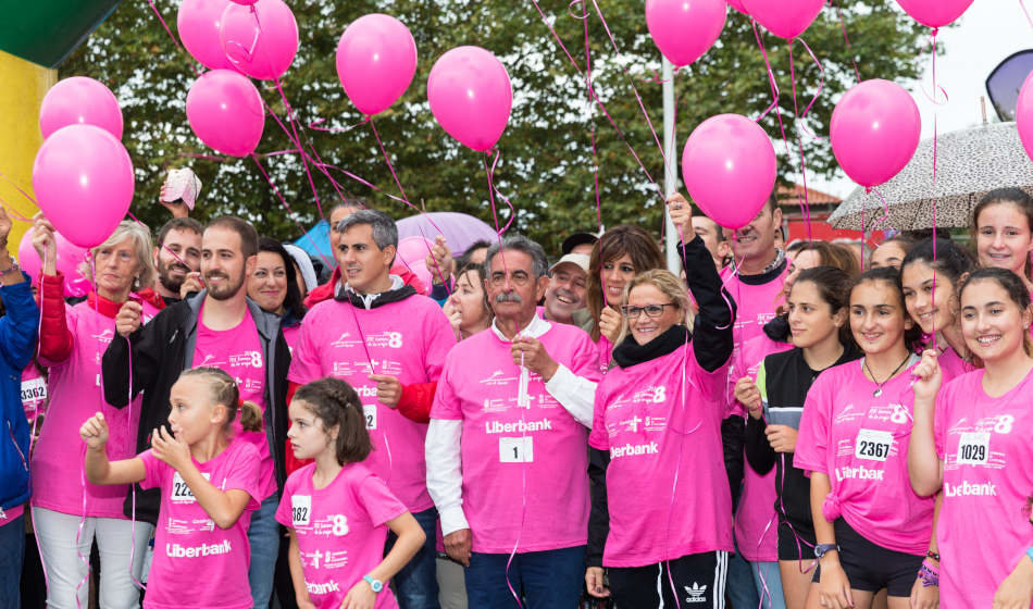 17:30 Ayuntamiento de Santa Cruz de Bezana. El presidente de Cantabria, Miguel Ángel Revilla, asiste a la salida de la XIII Carrera de la Mujer de esta localidad. 6 de octubre de 2018 © Raúl Lucio