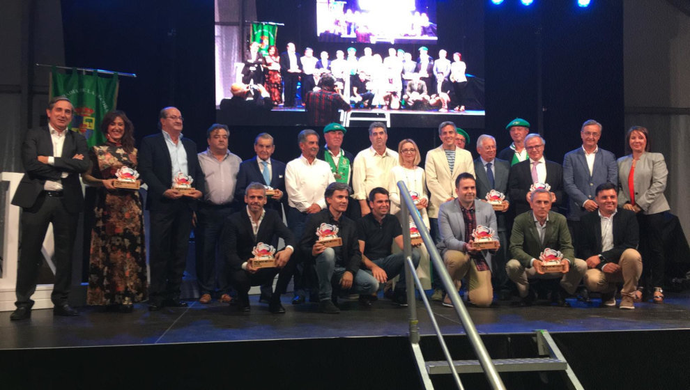 Foto de familia de los premiados