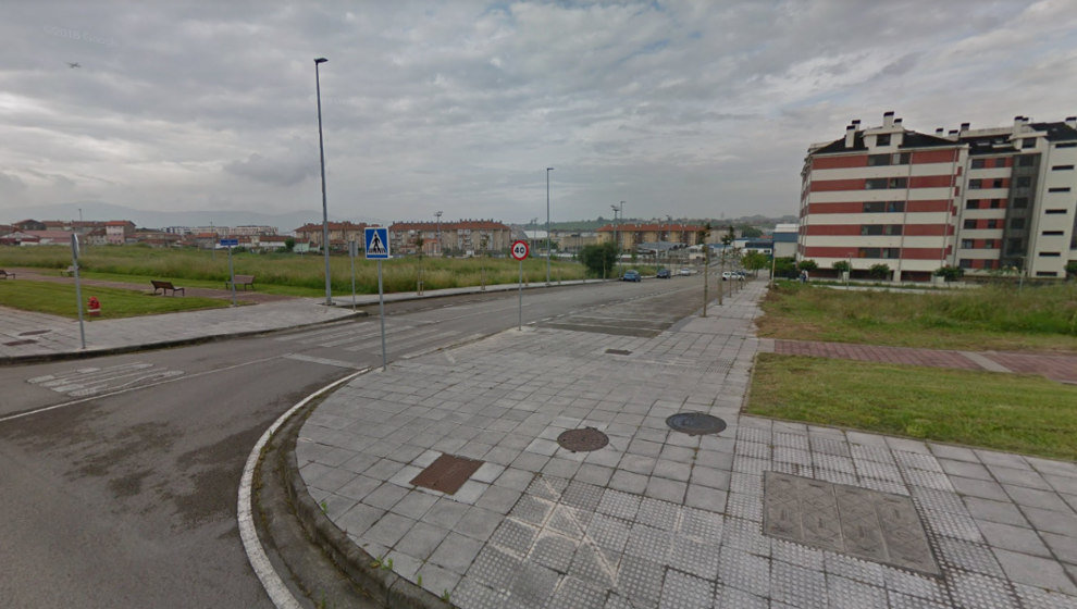 El ciclista ha sido detenido en la calle Manuel Pombo Angulo. Foto: Google Maps