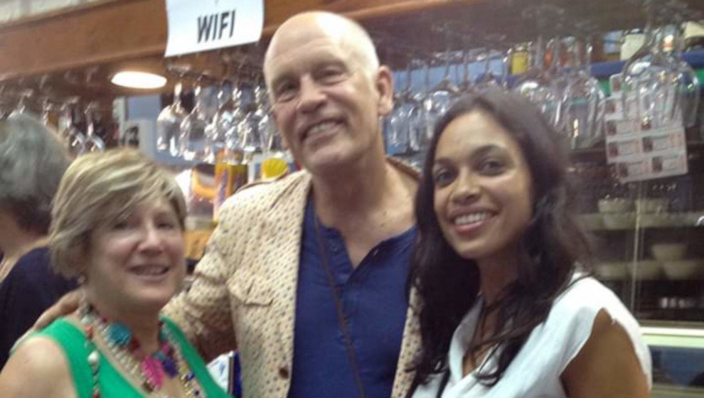 Los actores John Malkovich y Rosario Dawson, en Casa Silvio | Foto: O.B.