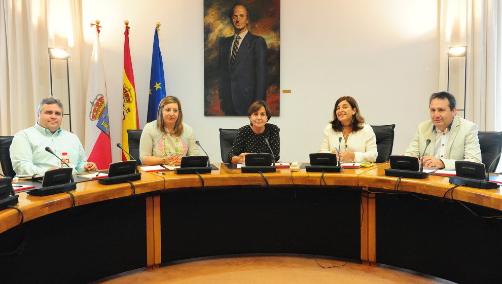 Mesa del Parlamento de Cantabria