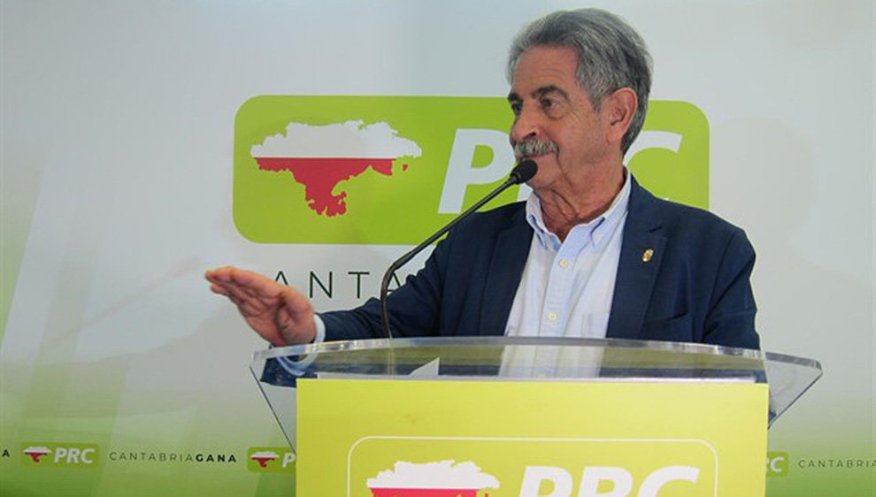 El líder del PRC, Miguel Ángel Revilla, en un acto de partido