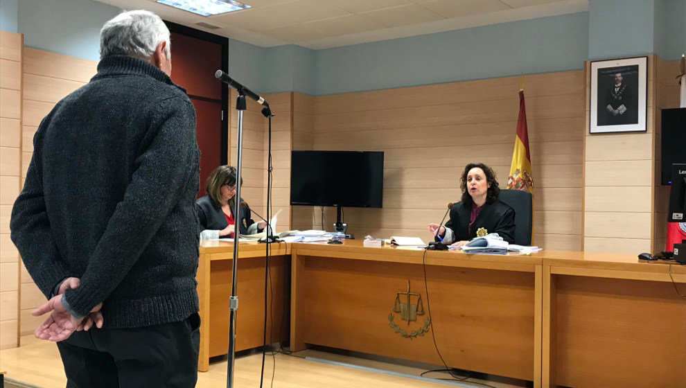 El acusado de apalear a un perro en Suesa, durante el juicio