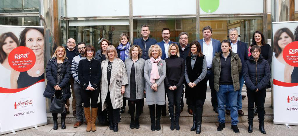 Representantes del Gobierno y  los municipios participantes en el programa Gira Mujeres