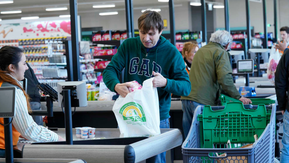 Mercadona eliminará todas sus bolsas de plástico en abril