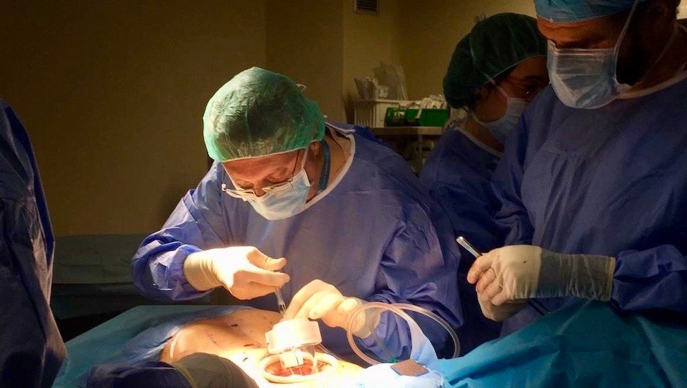 Valdecilla realiza la primera cirugía mundial con robótica y radioterapia intraoperato

Imagen de una intervención quirúrgica en Valdecilla (archivo)

  (Foto de ARCHIVO)

17/03/2019