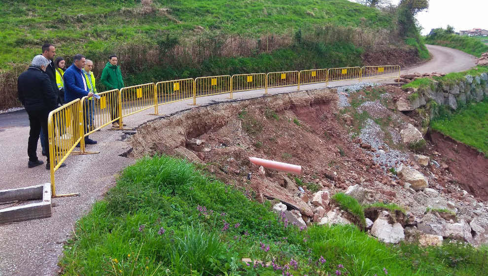 Visita al argayo de la carretera de La Montaña