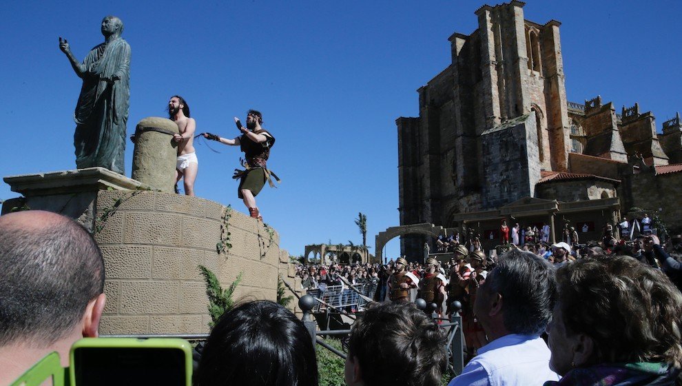 Castro Urdiales revive la Pasión Viviente de Cristo