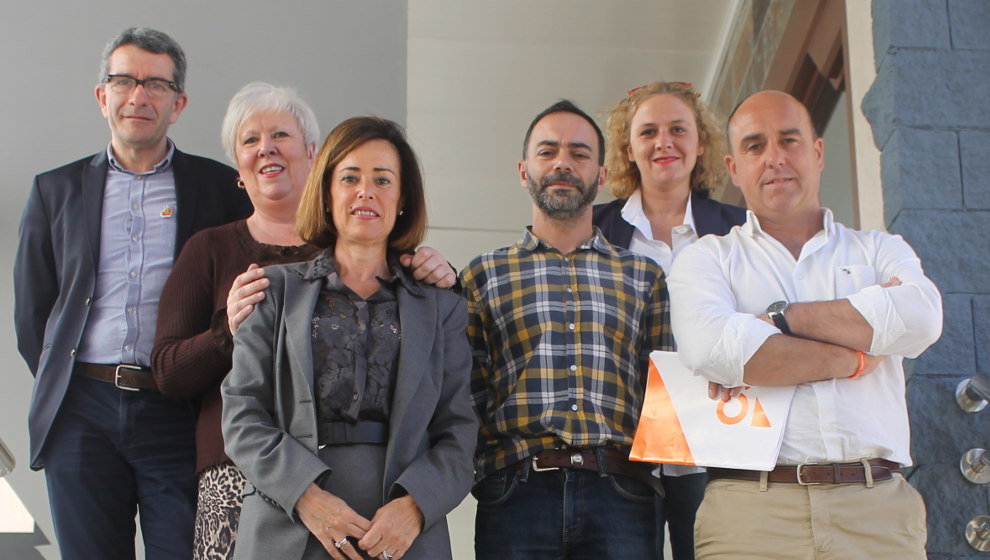 De izquierda a derecha, Pedro Pérez Noriega (PRC), Blanca Rosa Gómez Morante (Torrelavega Sï), Marta Fernández (PP), Iván Martínez (ACPT), Patricia Portilla (PSOE) y Julio Ricciardiello (Cs) | Foto: edc