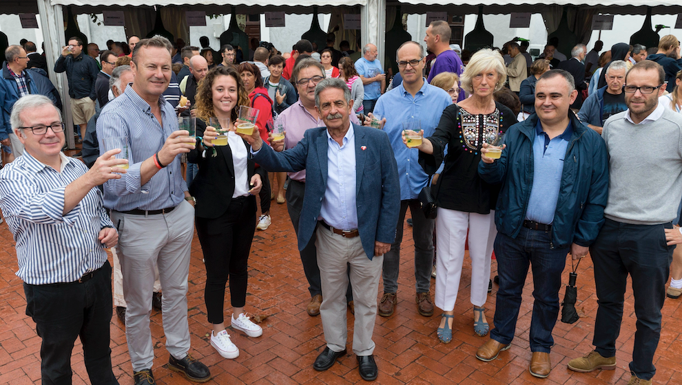 Revilla y Zuloaga participan en la vigésima edición del Día de la Sidra en Escalante