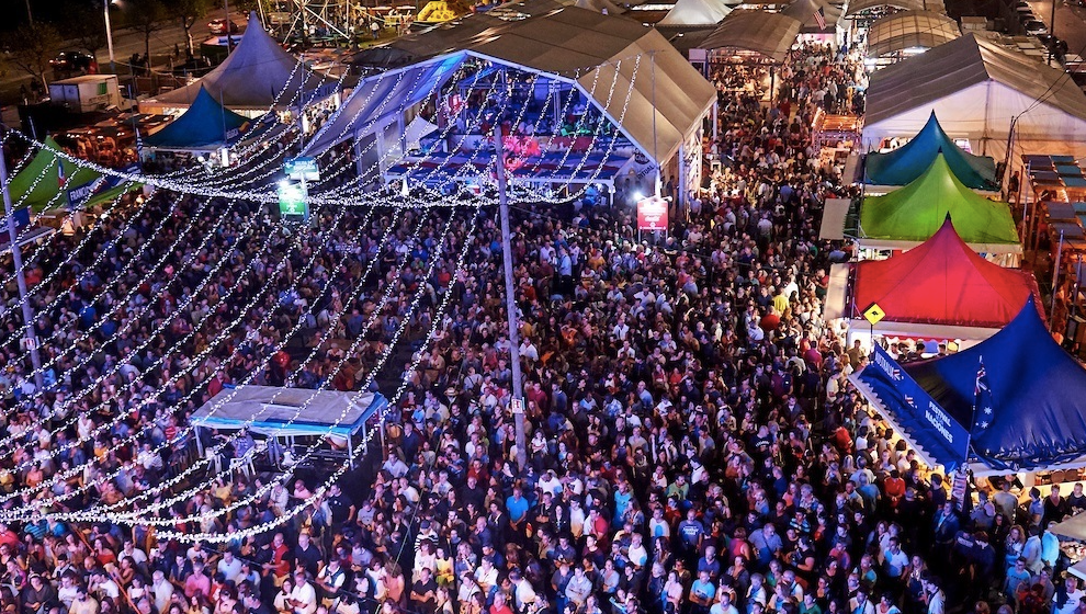 Público en el Festival Internacional de las Naciones en Santander