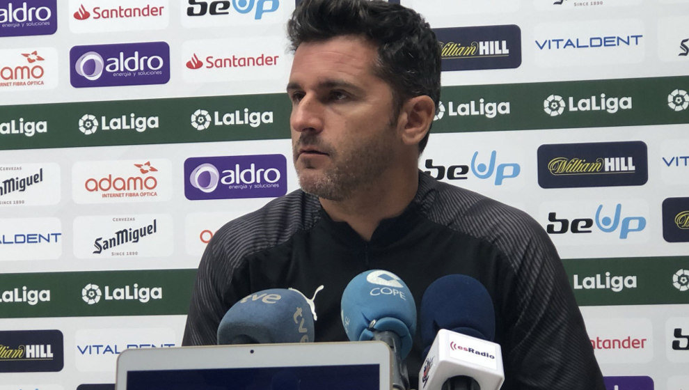 El entrenador Iván Ania, durante la rueda de prensa