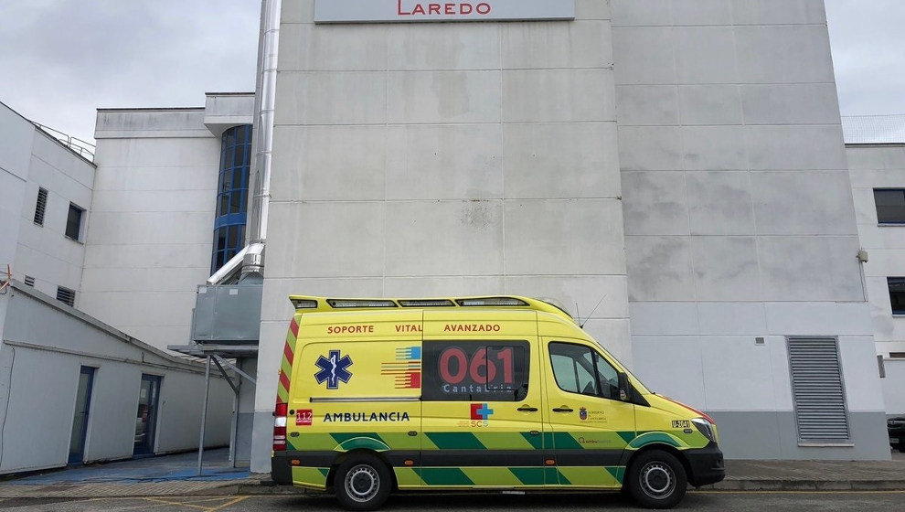 El bombero ha sido trasladado al Hospital de Laredo | Foto: 061