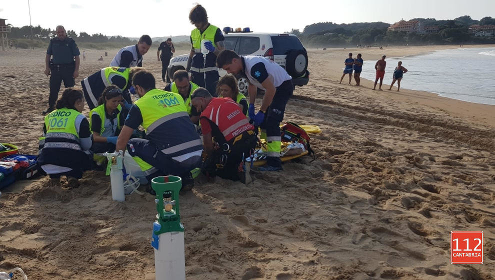 Los servicios de emergencias tratan de reanimar a la mujer holandesa