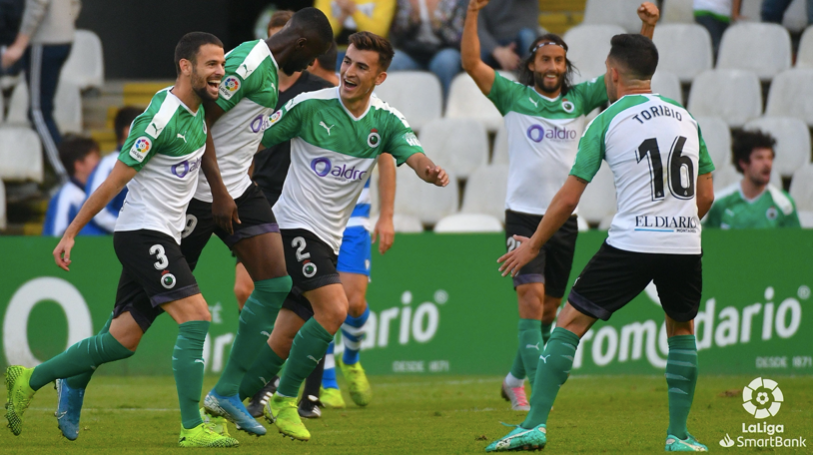 Los jugadores del Racing celebrando el gol de Yoda | Foto de @LaLiga