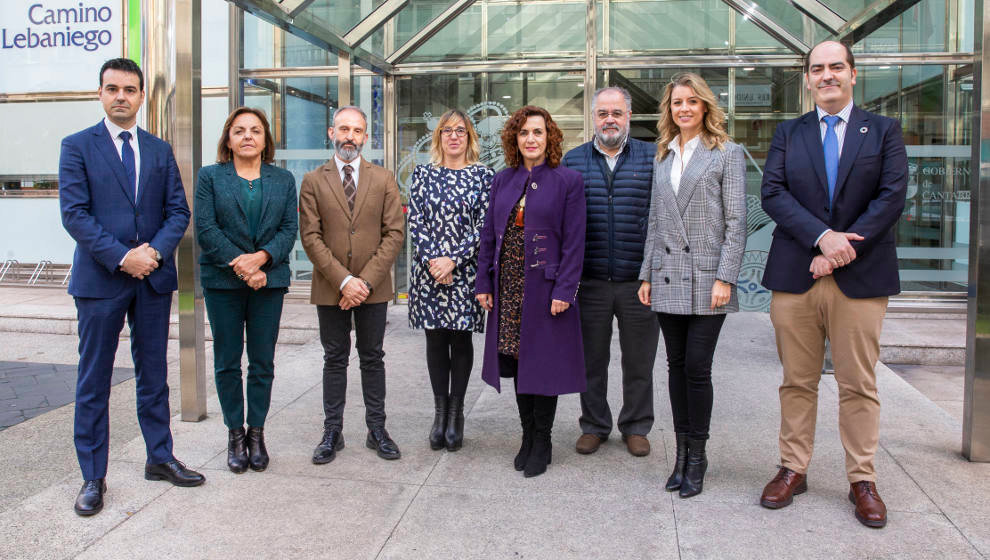 El equipo de la Consejería de Empleo y Políticas Sociales tras presentar el presupuesto del departamento para 2020