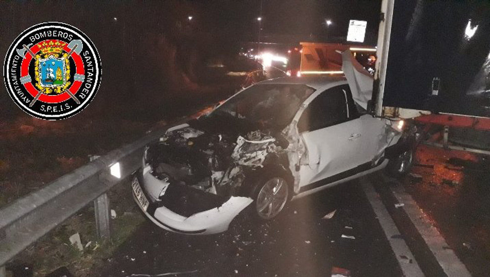 Estado en el que ha quedado el vehículo tras el accidente con el camión