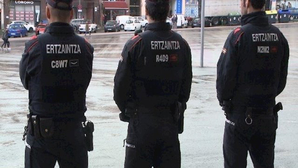 Agentes de la Ertzaintza