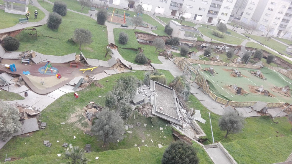 Estado en el que quedó el parque tras hundirse el techo del parking subterráneo