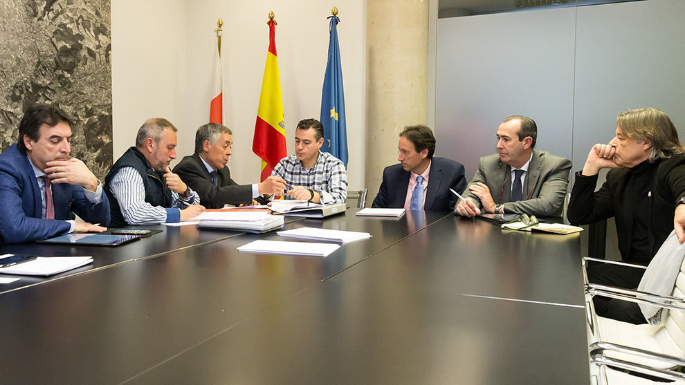 Reunión del consejero de Obras Púbilcas, José Luis Gochicoa, con AMA