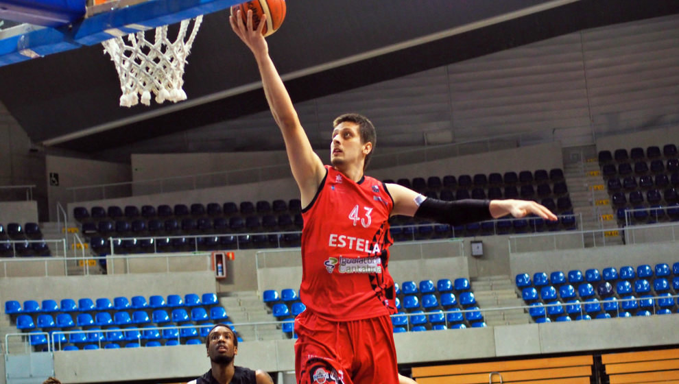 Kenan Karahodzic, durante un encuentro con el Igualatorio Cantabria Estela | Foto: Ricardo Corpas