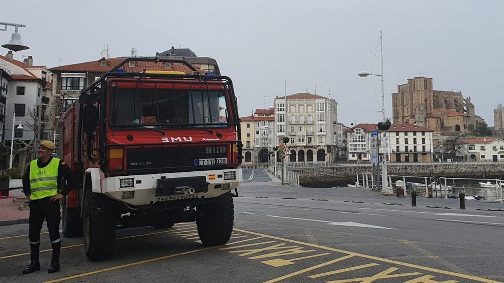 Efectivos de la UME desplegados en Cantabria por el coronavirus limpian Castro Urdiales

Efectivos de la UME desplegados en Cantabria por el coronavirus limpian Castro Urdiales


18/3/2020