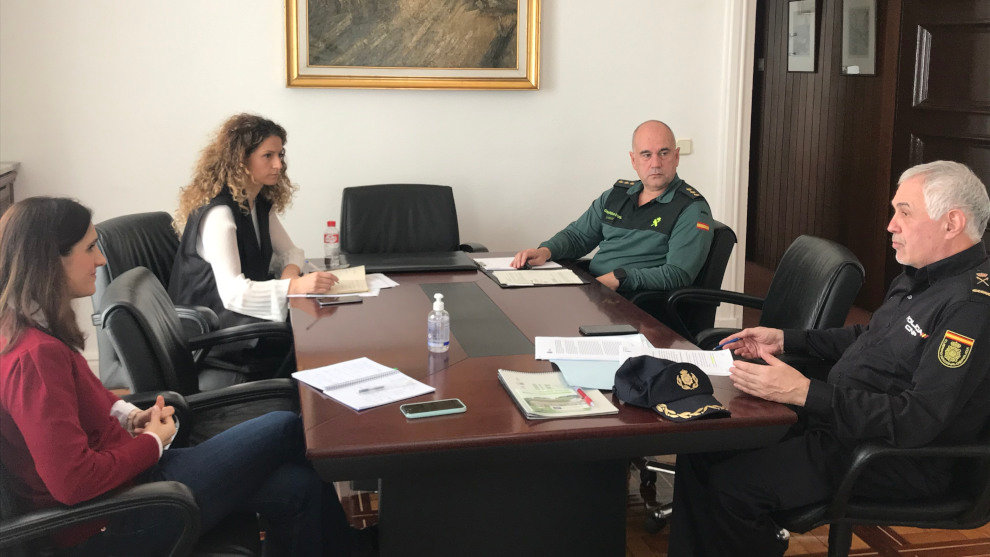 Reunión de la delegada del Gobierno, Ainoa Quiñones, con el jefe superior de Policía y el coronel jefe de la 13 Zona de la Guardia Civil, Luis del Castillo