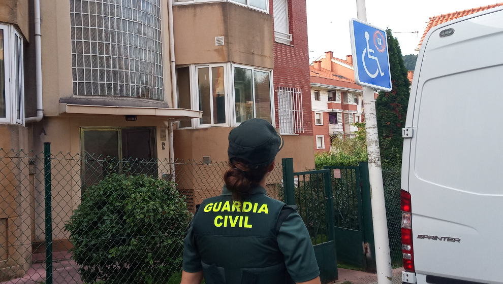 Imagen de archivo del registro de la vivienda de la detenida en el caso del hallazgo de un cráneo en Castro Urdiales