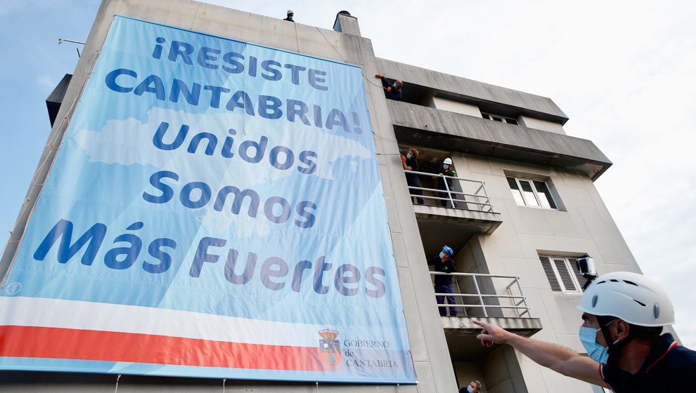 Cartel desplegado en la Escuela de Enfermería