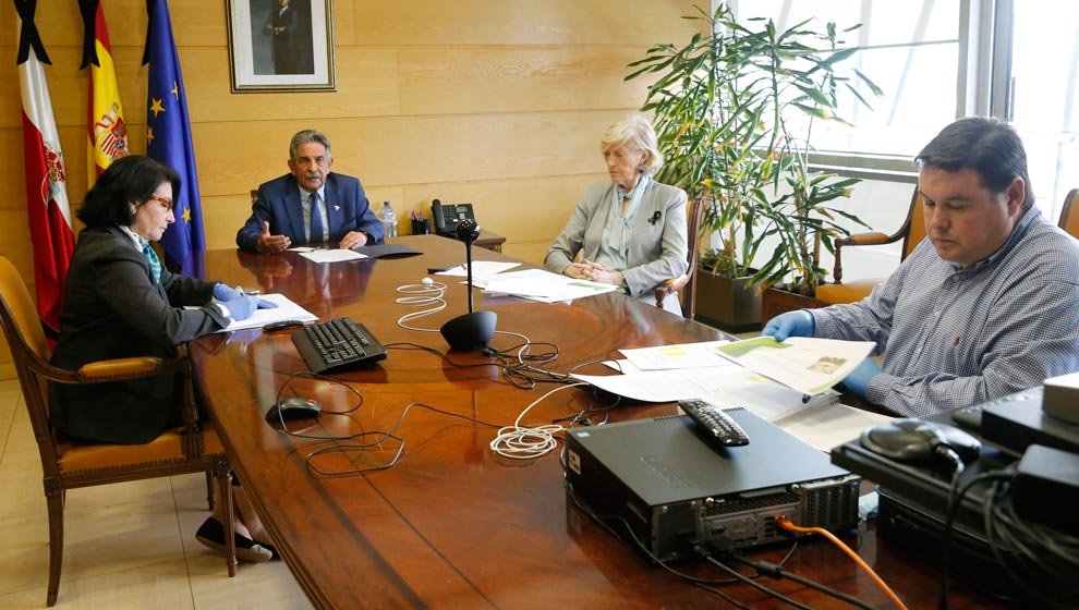 El presidente de Cantabria, Miguel Ángel Revilla, durante la reunión telemática de Turismo