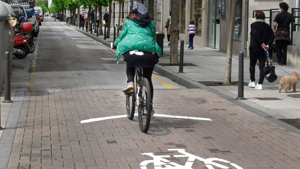 Comienza a señalizarse la limitación de velocidad a 30 km/h y el paso de ciclistas