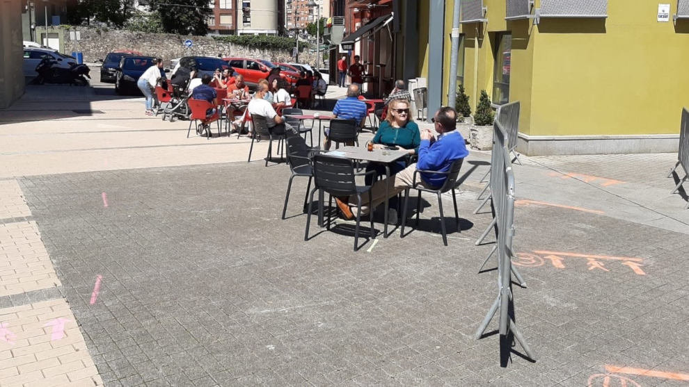 Terrazas en aceras en Astillero y Guarnizo