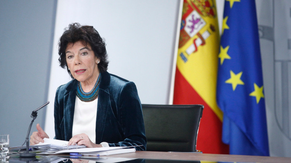 Rueda de presa de la portavoz del Gobierno, Isabel Celaá, tras el Consejo de Ministros