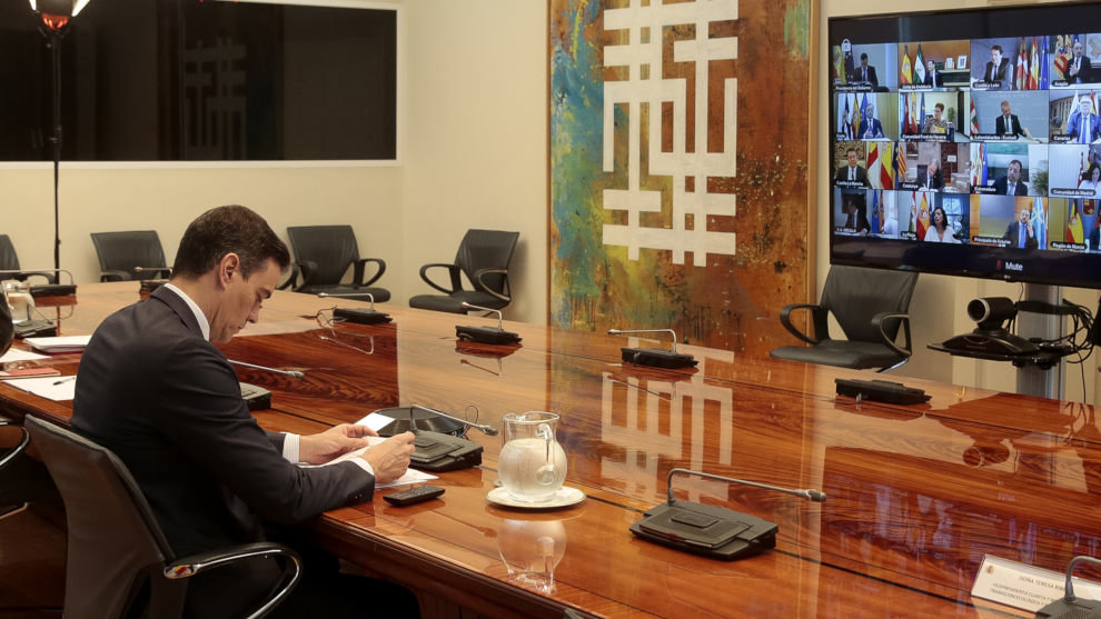 El presidente del Gobierno, Pedro Sánchez, se reúne con los presidentes autonómicos por videoconferencia