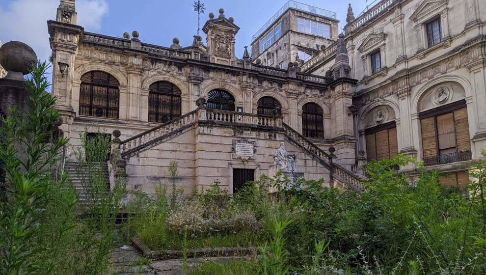 Edificio del MAS y biblioteca