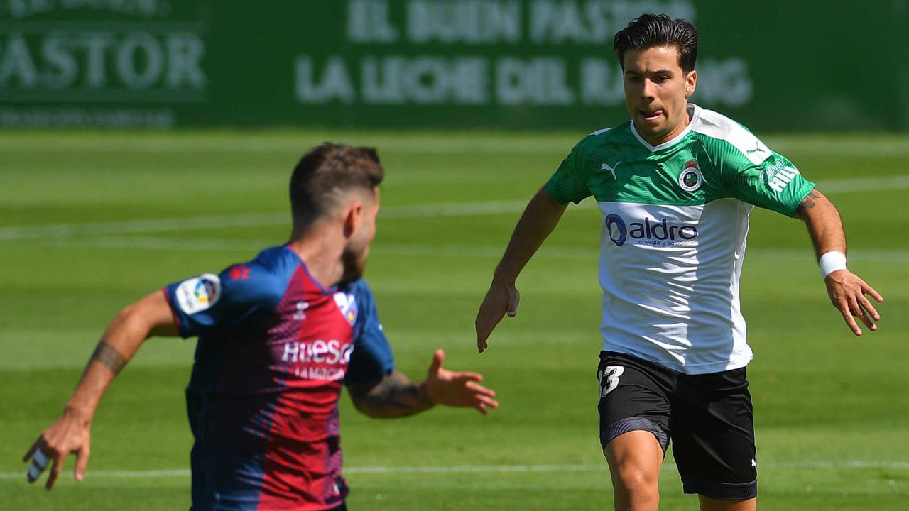 Martín solar conduce un balón