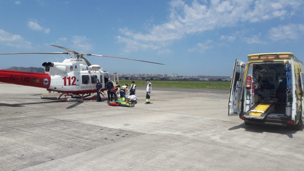 Evacuación en helicópeto del hombre