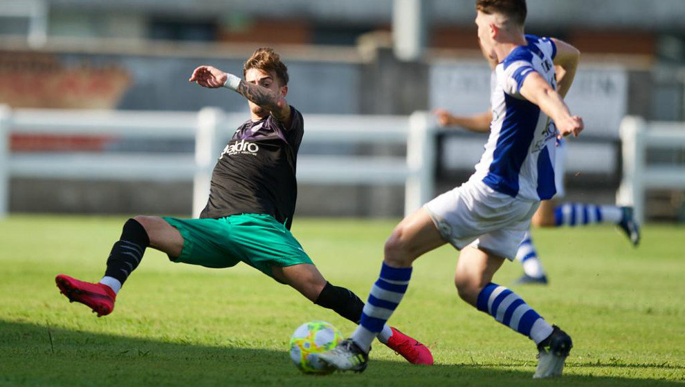 Un momento del partido entre la Gimnástica y el Rayo Cantabria