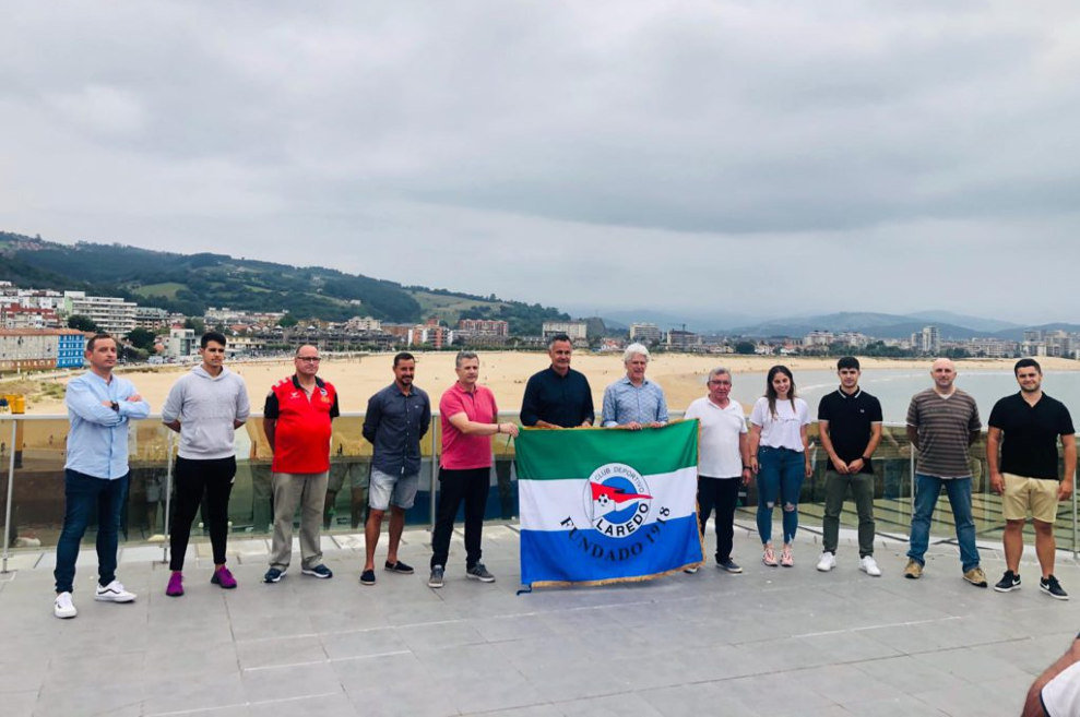 CUERPO TÉCNICO (De izda a derecha) Cobo, Manu Saiz, Fredo, Orlando, Toño, Manu Calleja, Manu del Valle, Nando, Marina, Jon Maza, Sergio Ortega, Josemi San Román