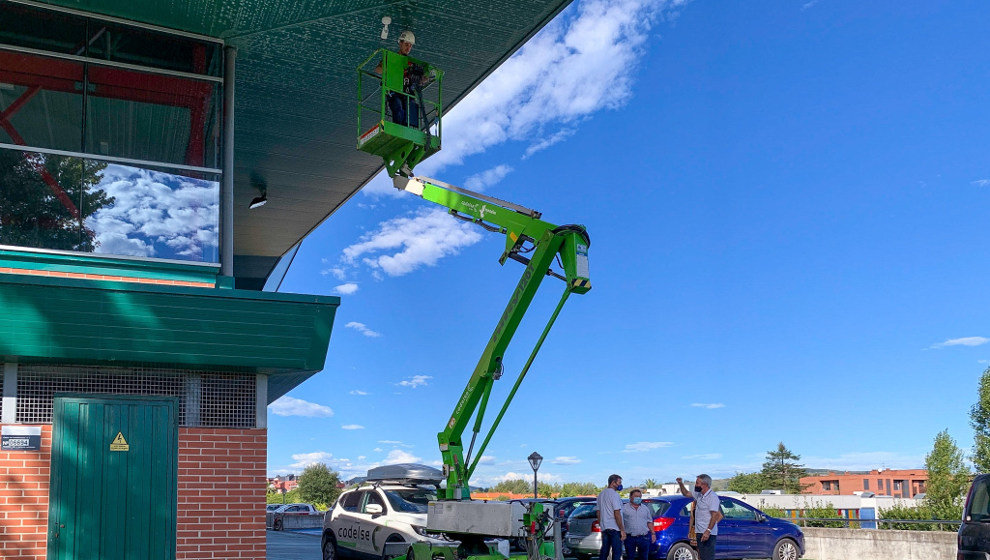 Instalación de cámaras de videovigilancia en el polideportivo de Requejada